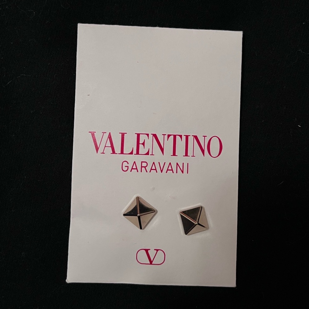 Valentino Garavani rock stud replacement, gold.